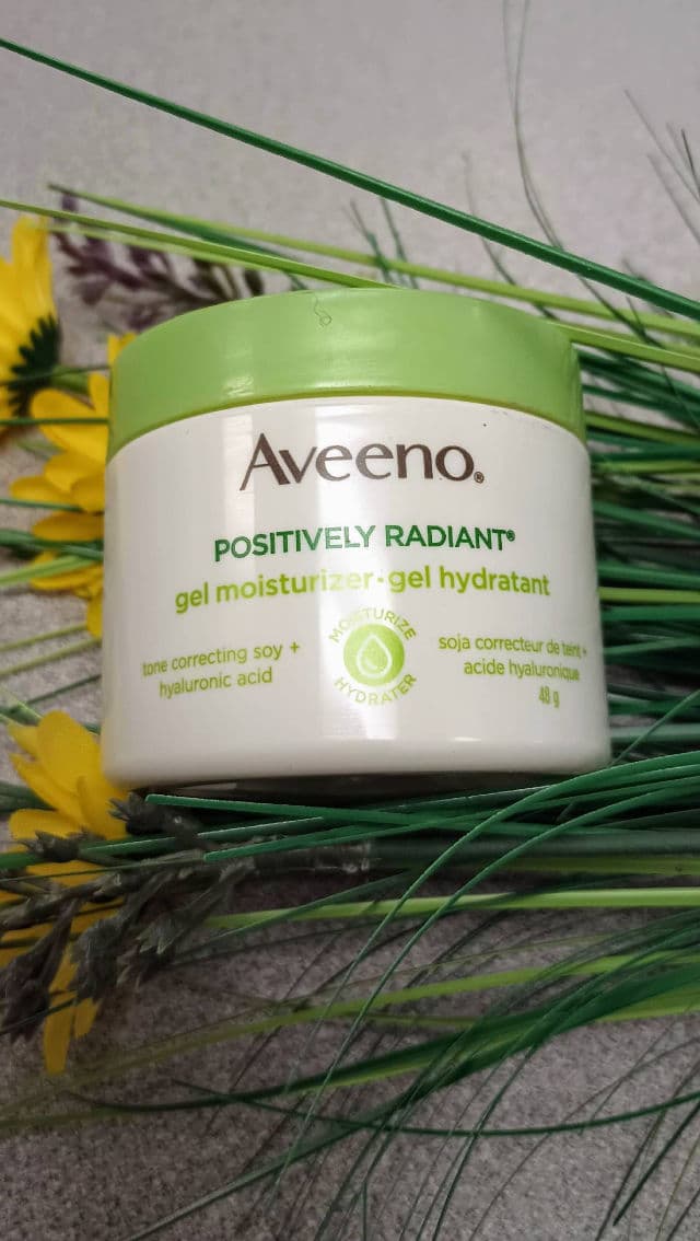 Aveeno Positively Radiant Gel Moisturizer review photo by Mucci