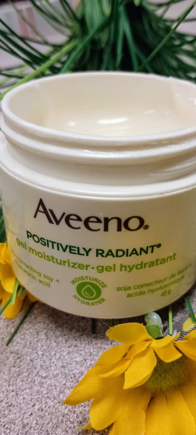 Aveeno Positively Radiant Gel Moisturizer review photo by Mucci