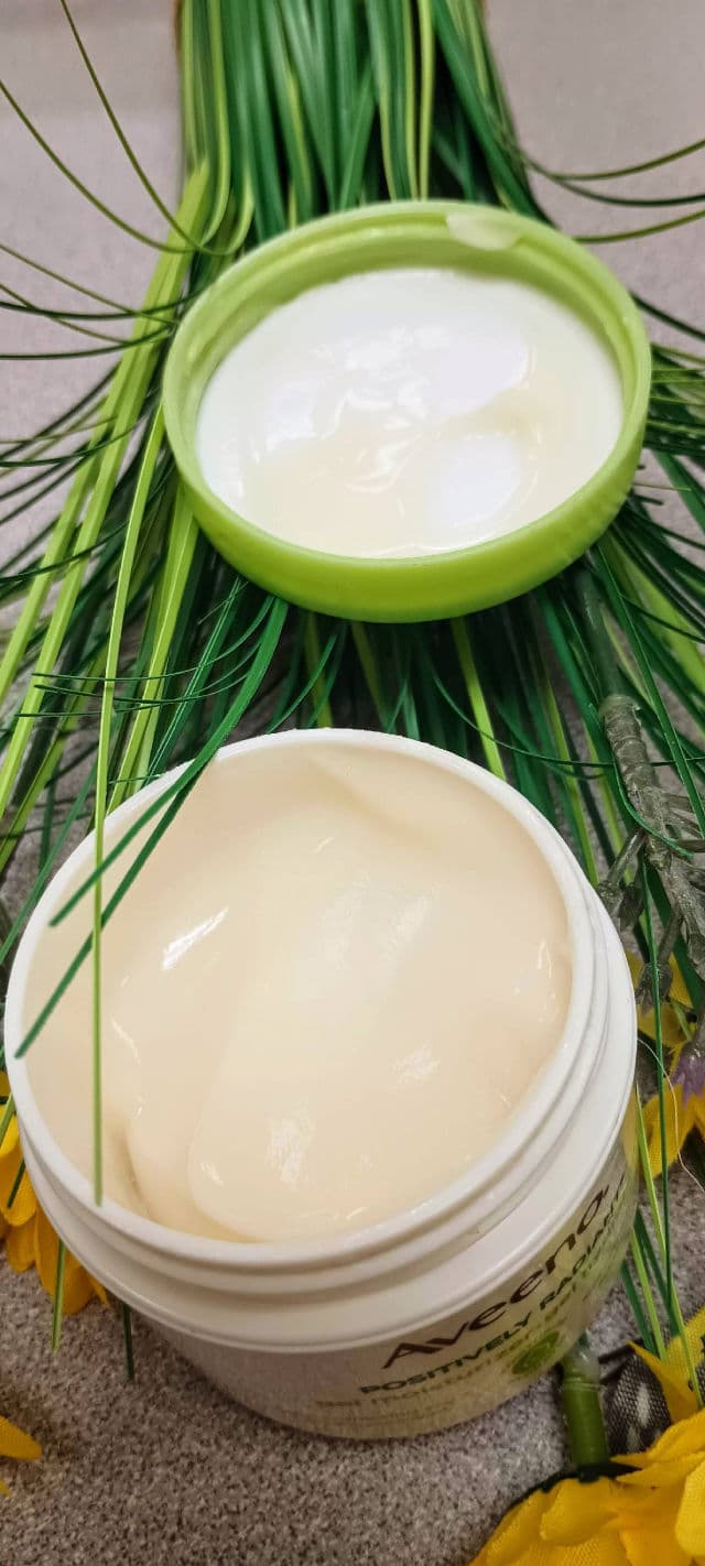 Aveeno Positively Radiant Gel Moisturizer review photo by Mucci