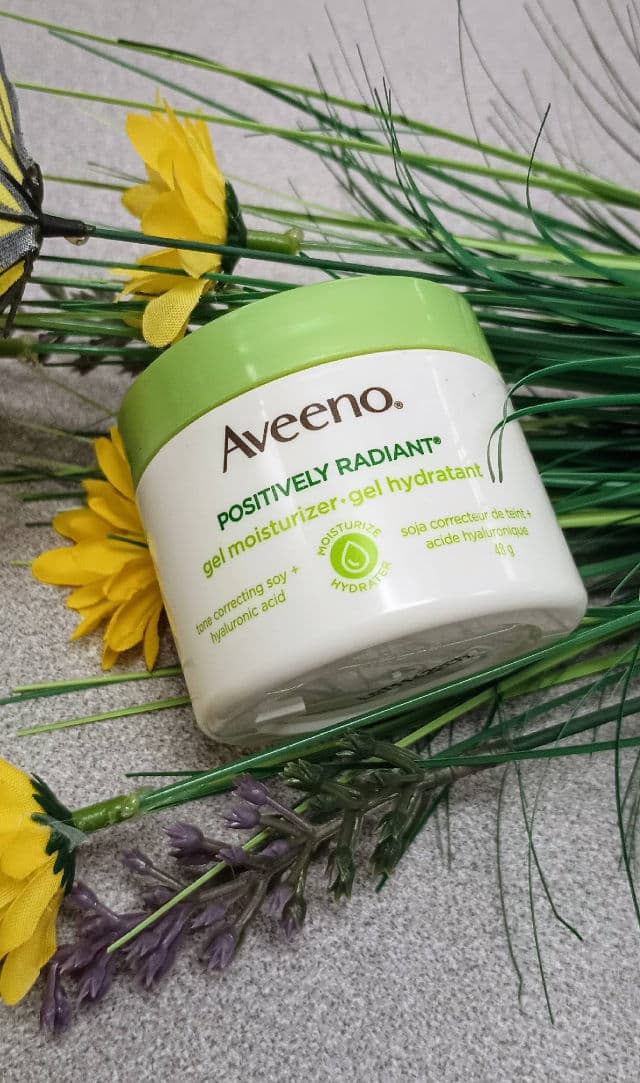Aveeno Positively Radiant Gel Moisturizer review photo by Mucci