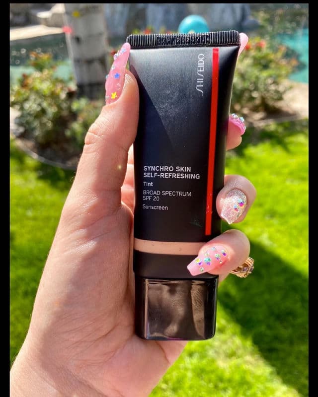 Shiseido Synchro Self-Refreshing Skin Tint SPF 20 review photo by HannahSerene