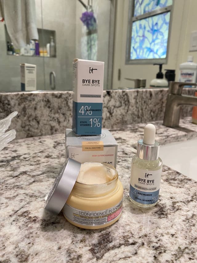 It Cosmetics Bye Bye Dark Spots Niacinamide Serum review photo by HannahSerene