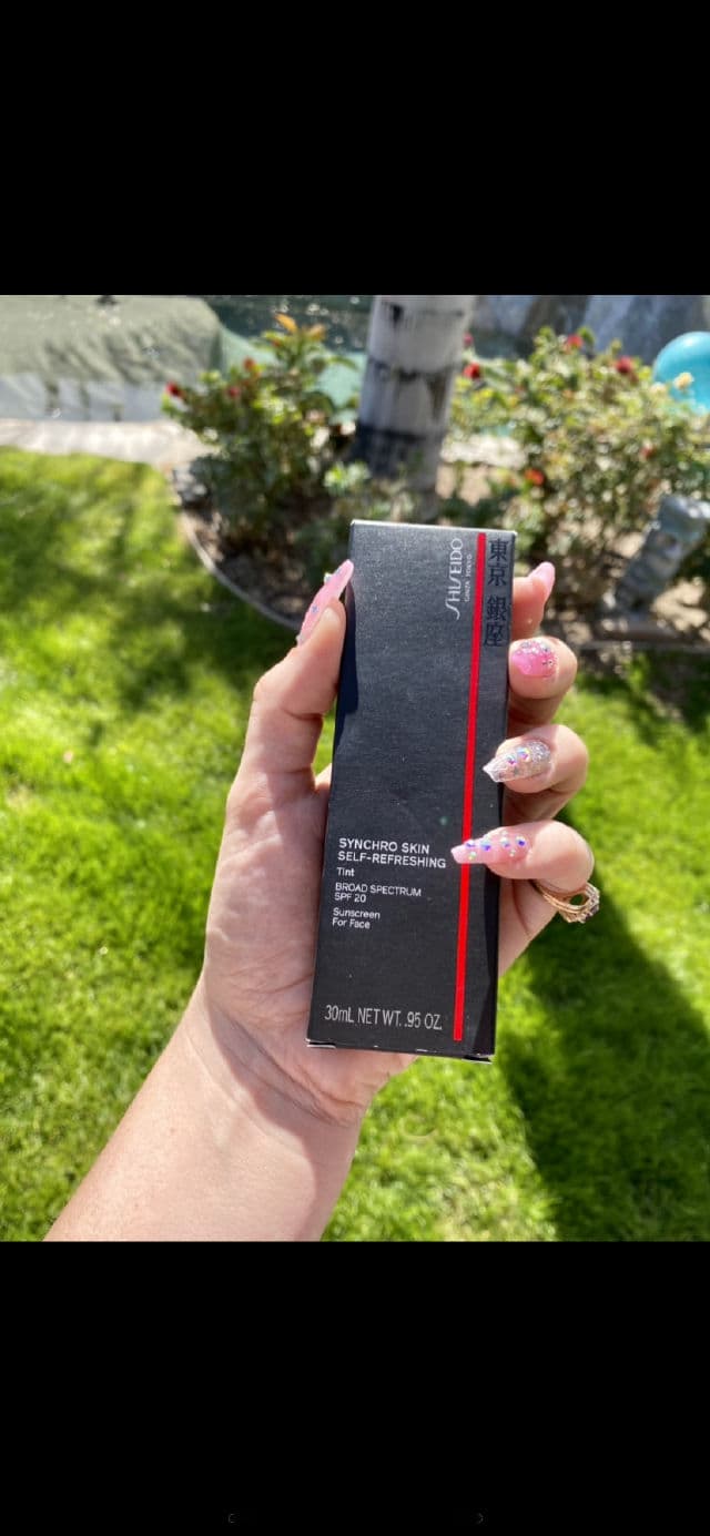 Shiseido Synchro Self-Refreshing Skin Tint SPF 20 review photo by HannahSerene