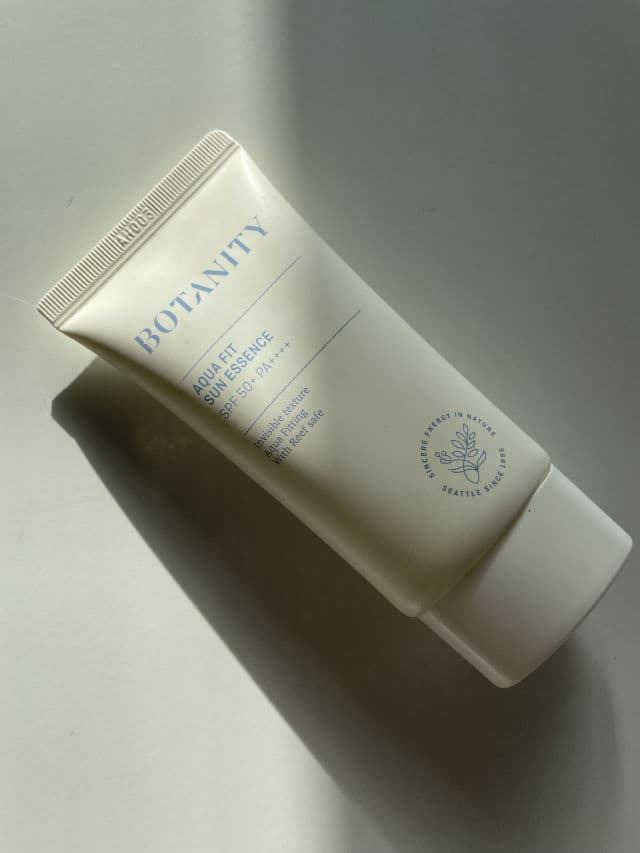 Botanity Aqua Fit Sun Essence SPF 50+ PA++++ review photo by Timeya