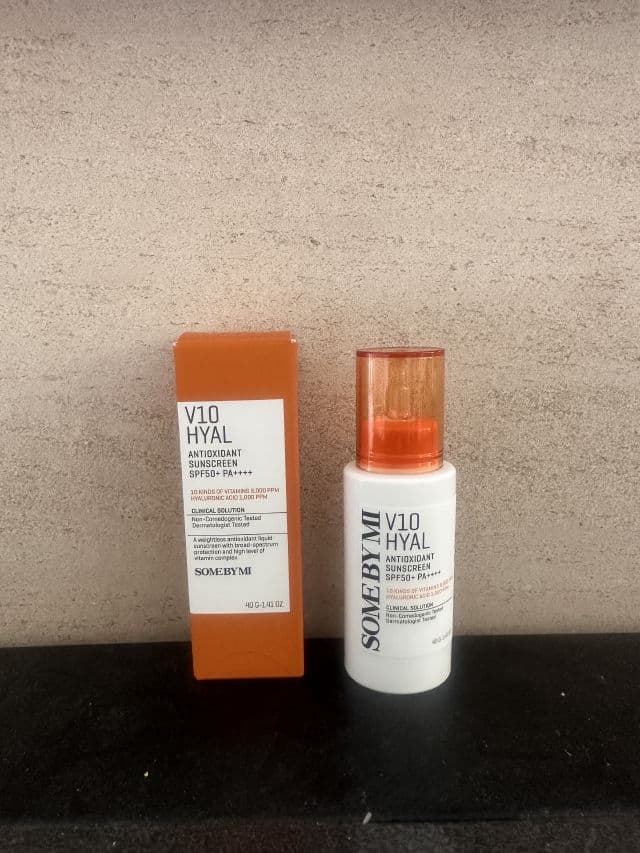 Some By Mi V10 Hyal Antioxidant Sunscreen SPF50+ PA++++ review photo by l88exa