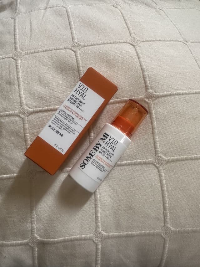 Some By Mi V10 Hyal Antioxidant Sunscreen SPF50+ PA++++ review photo by l88exa