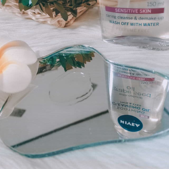 Nivea Soothing Cleansing Oil for Sensitive Skin review photo by pickachuuu