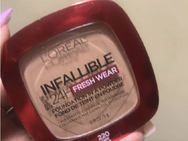 L'Oreal Paris Infallible 24H Fresh Wear Foundation in a Powder review photo by Rosablogrd