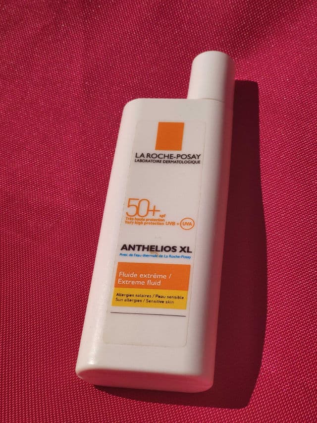 La Roche-Posay Anthelios Shaka Ultra-Light Facial Sun Cream SPF50 review photo by protectorsolarforeve