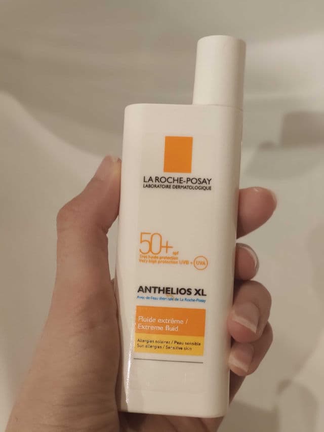 La Roche-Posay Anthelios Shaka Ultra-Light Facial Sun Cream SPF50 review photo by protectorsolarforeve
