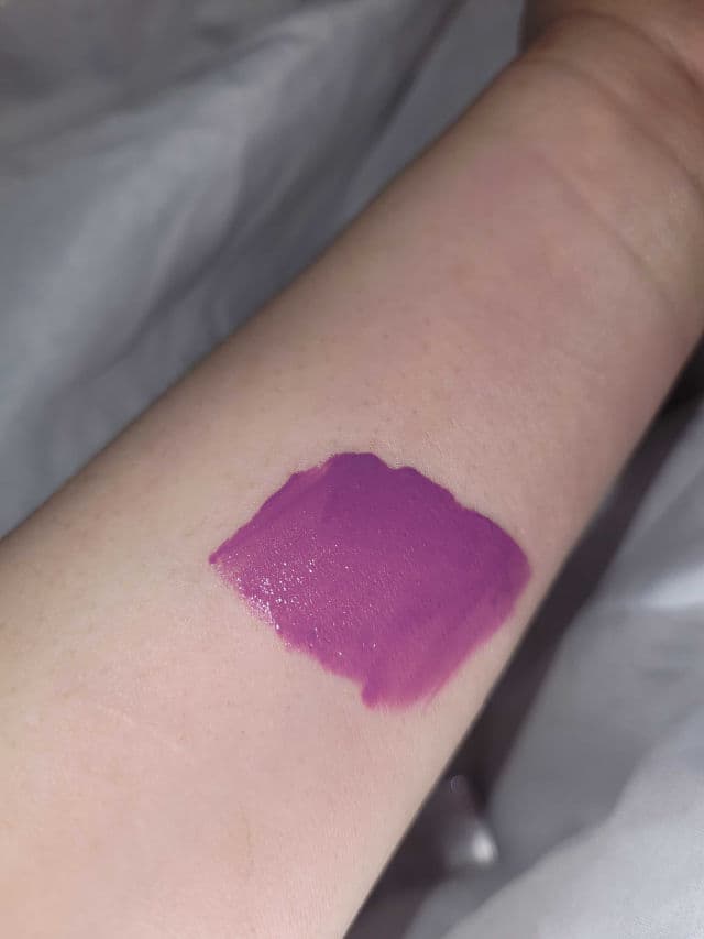 BLK Cosmetics Creamy All Over Paint review photo by sparklesandnargles