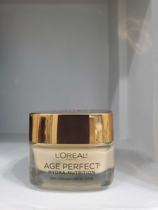 L'Oreal Paris Age Perfect Hydra Nutrition Honey Day Cream review photo by prairielife204