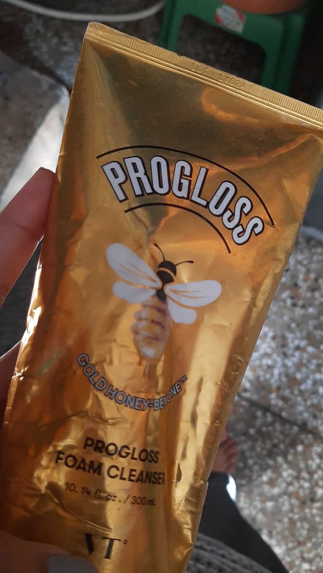 VT COSMETICS Progloss Foam Cleanser review photo by kiriraw