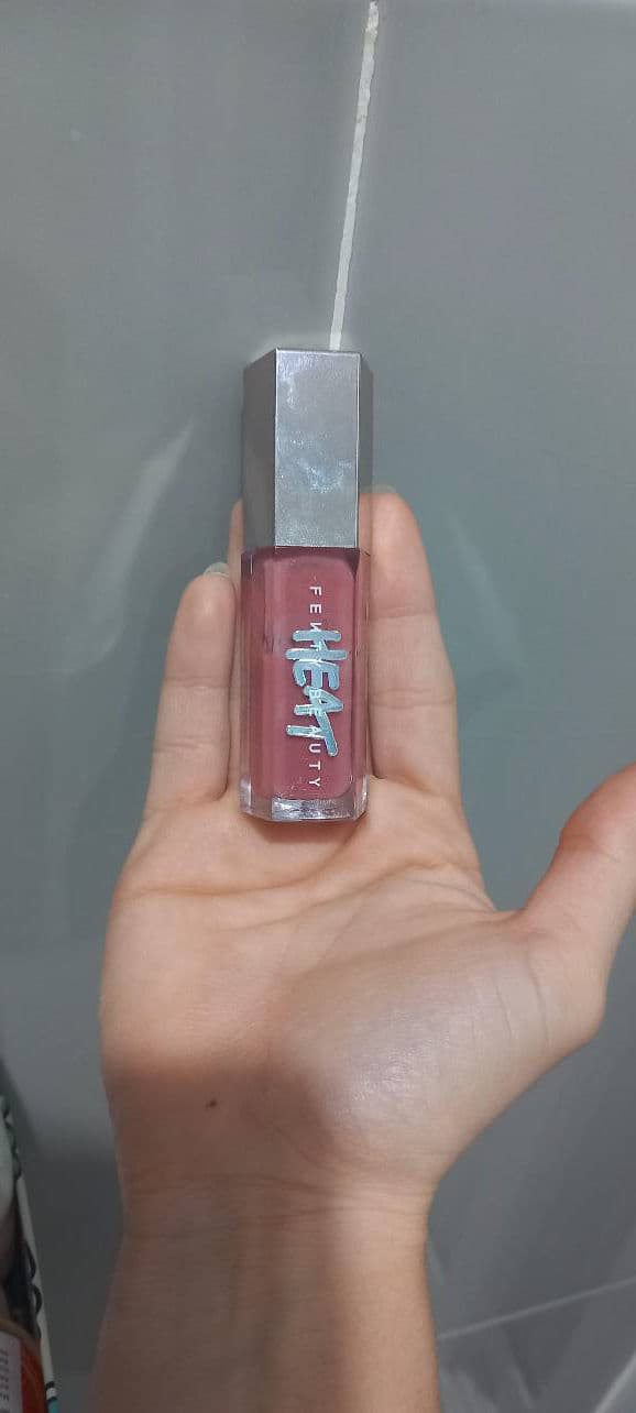 Fenty Beauty Gloss Bomb Heat Universal Lip Luminizer + Plumper - Fussy Heat review photo by Laurahernz