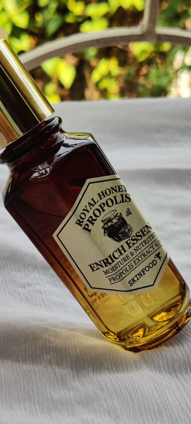 SKINFOOD Royal Honey Propolis Enrich Essence review photo by skincarewithbookworm