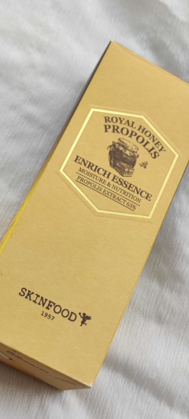 SKINFOOD Royal Honey Propolis Enrich Essence review photo by skincarewithbookworm