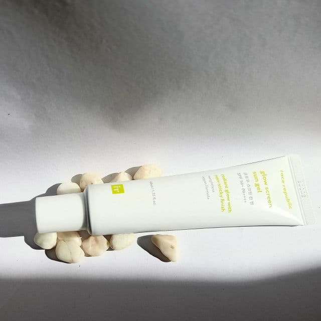 Face Republic Glow Screen Sun Gel SPF50+ PA++++ review photo by Dewyskinyouhave