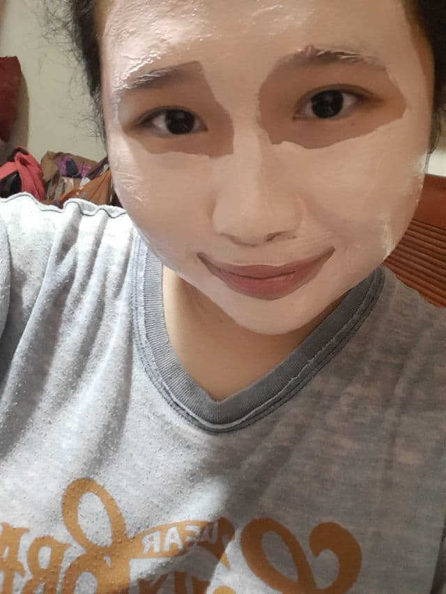 Revolution Beauty Pink Clay Detoxifying Face Mask review photo by AyameKiryuu