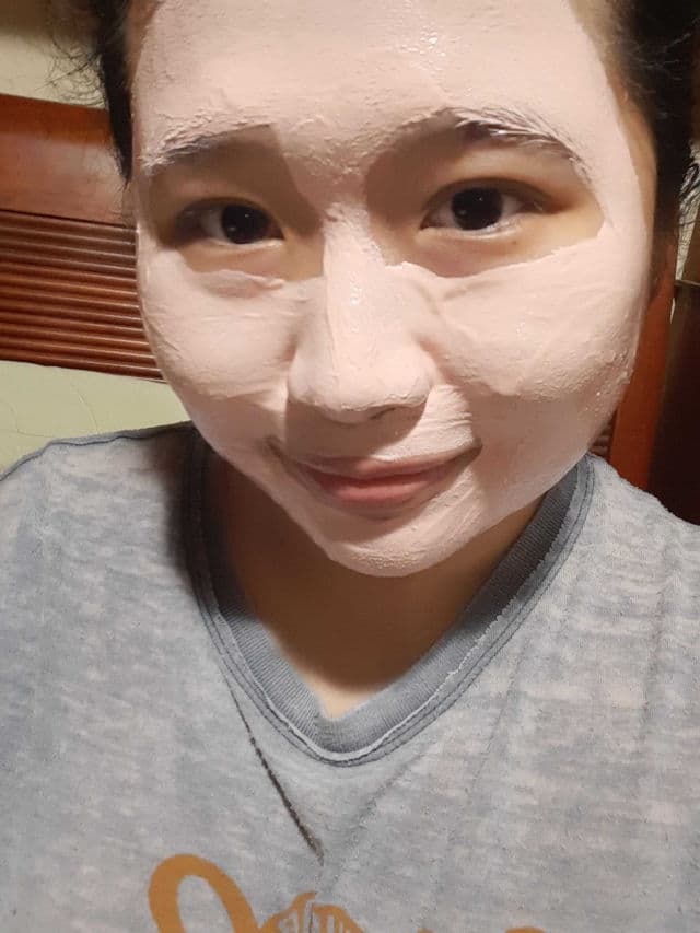 Revolution Beauty Pink Clay Detoxifying Face Mask review photo by AyameKiryuu