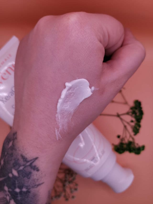 Avene XeraCalm A.D Lipid-Replenishing Cream review photo by SmilingTeresa