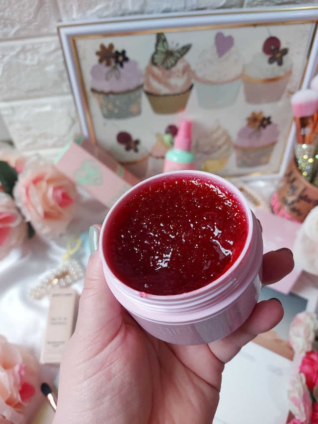Girlactik Cranberry Sugar Face Scrub review photo by villemo20