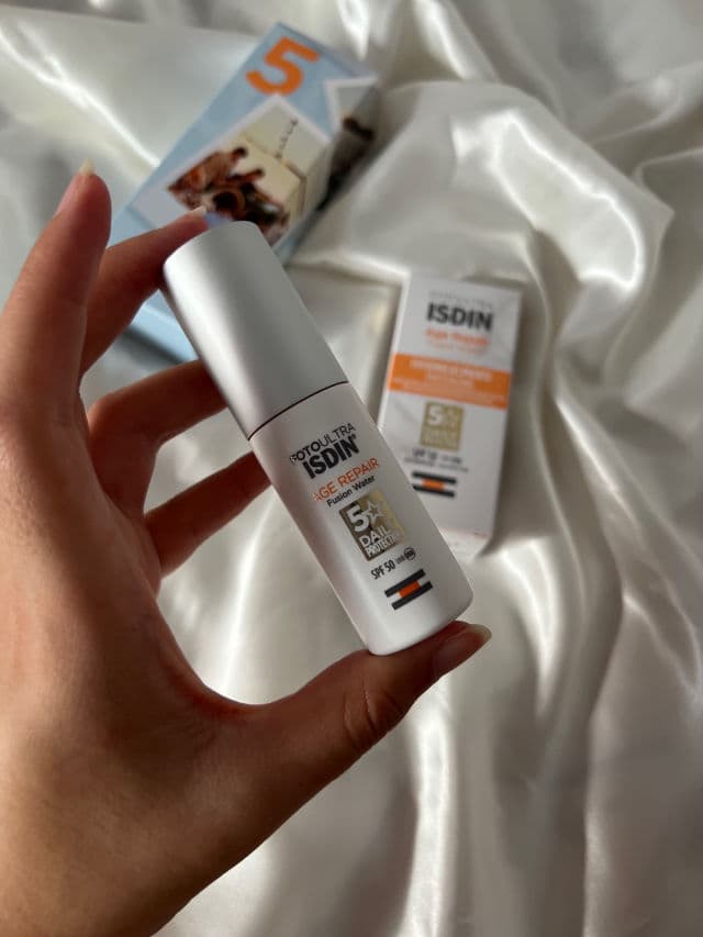ISDIN Foto Ultra ISDIN Age Repair Fusion Water SPF 50 review photo by doaae