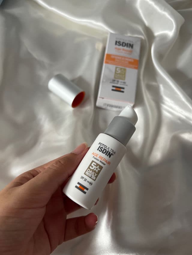 ISDIN Foto Ultra ISDIN Age Repair Fusion Water SPF 50 review photo by doaae