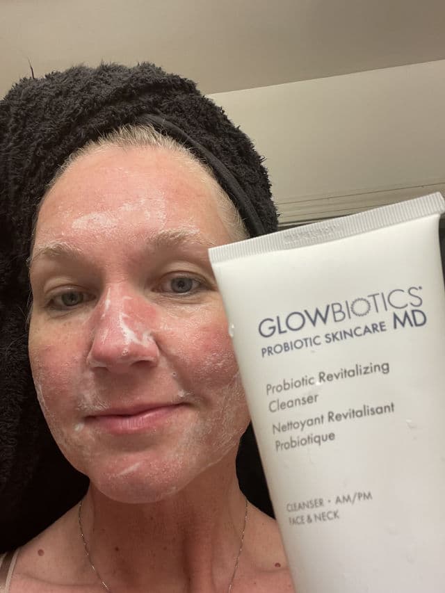 GLOWBIOTICS Probiotic Revitalizing Cleanser review photo by youbyou