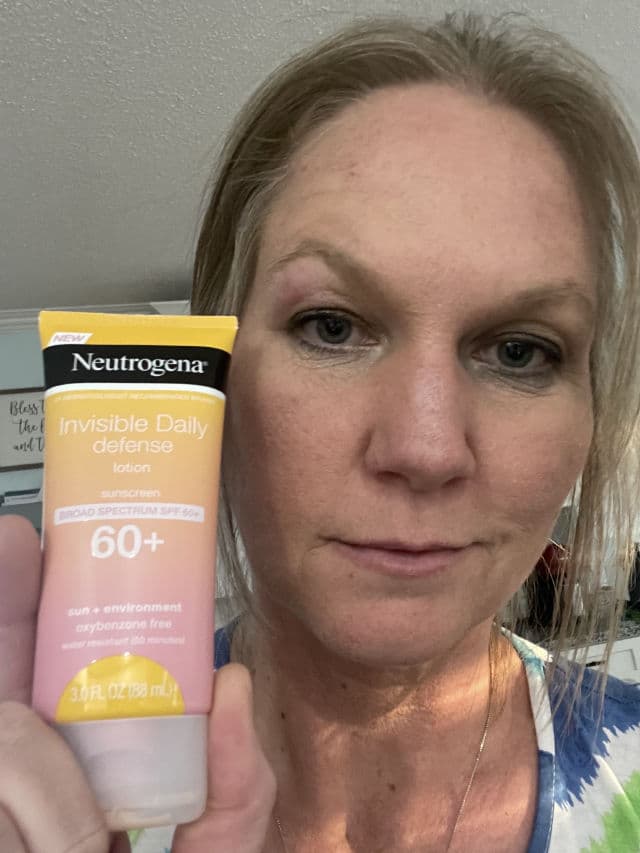 Neutrogena Invisible Daily Defense Lotion SPF 60+ review photo by youbyou