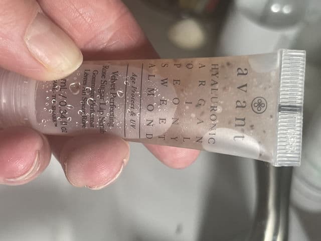 Avant Skincare Velvet Perfecting Rose Sugar Lip Scrub review photo by Carabear