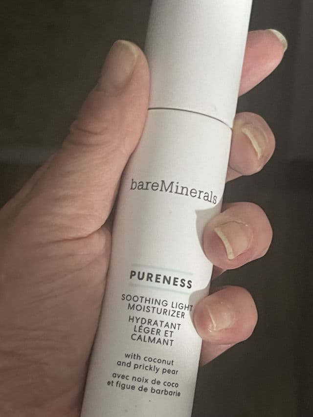 BareMinerals Pureness Soothing Light Moisturiser review photo by Carabear