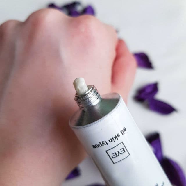 facetheory Ocuwake Eye Cream EYE1 review photo by makeupeyes10