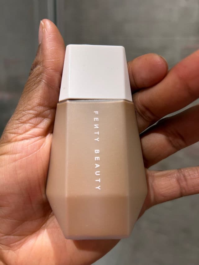 Fenty Beauty Eaze Drop Blurring Skin Tint Moisturizer review photo by Ncha