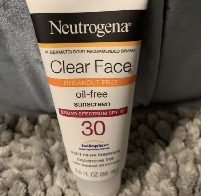Neutrogena Clear Face Liquid Lotion Sunscreen Broad Spectrum SPF 30 review photo by marski