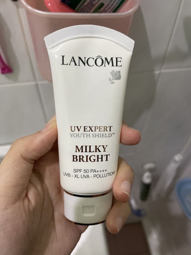 Lancome UV Expert Tone Up Milk All-in-one Sunscreen to Instantly Brighten Up Skin Tone review photo by BelloBanana