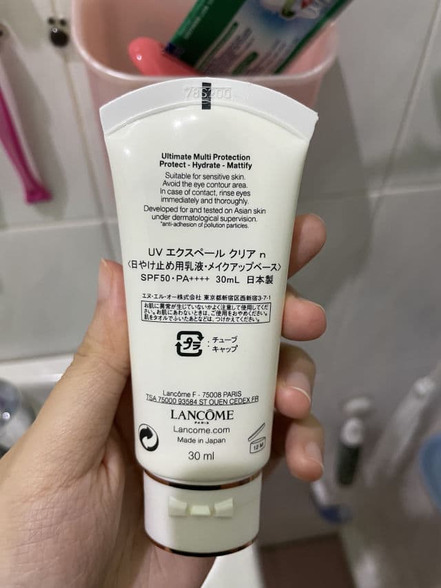 Lancome UV Expert Tone Up Milk All-in-one Sunscreen to Instantly Brighten Up Skin Tone review photo by BelloBanana
