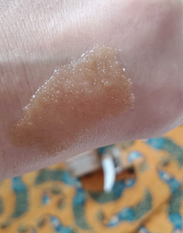 Sara Happ Vanilla Bean Lip Scrub review photo by OreLu
