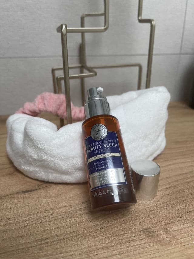 It Cosmetics Confidence in Your Beauty Sleep Serum review photo by GossipEve