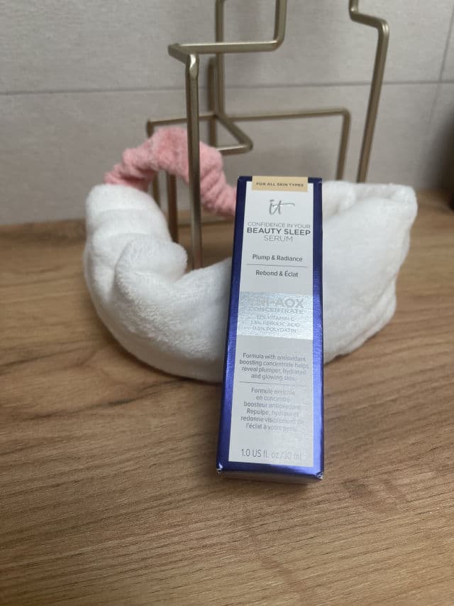 It Cosmetics Confidence in Your Beauty Sleep Serum review photo by GossipEve