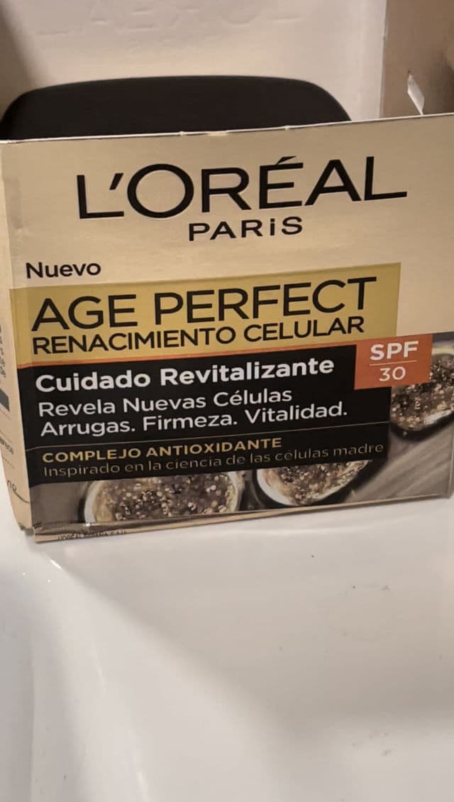 L'Oreal Paris Renacimiento Celular Crema Age Perfect Regeneradora SPF30 review photo by GossipEve