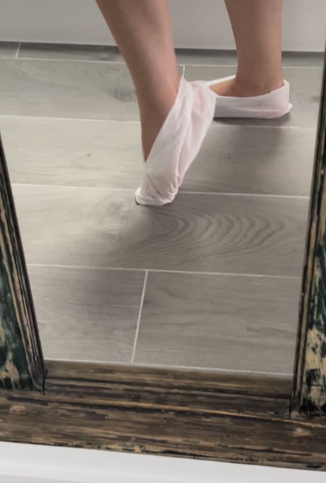 Purederm Shiny & Soft Foot Peeling Mask review photo by GossipEve