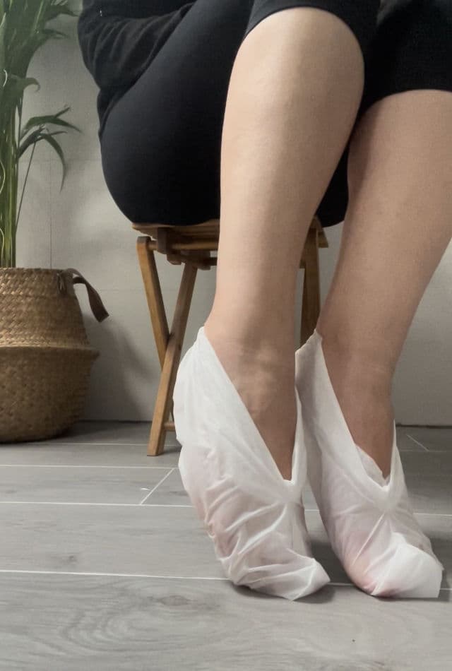 Purederm Shiny & Soft Foot Peeling Mask review photo by GossipEve