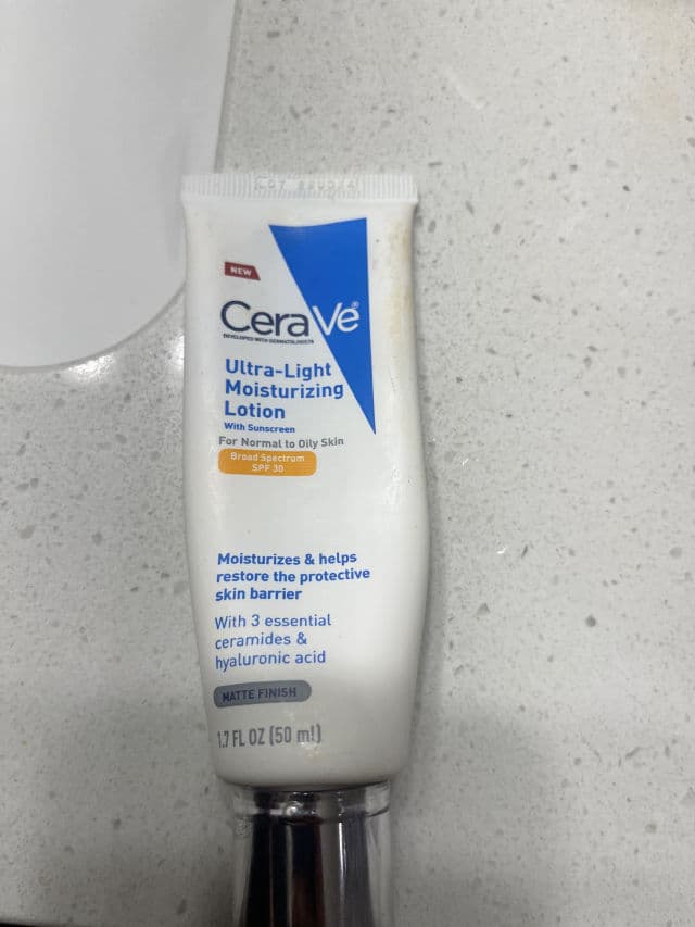 CeraVe Ultra-Light Moisturizing Lotion SPF 30 review photo by yetunde