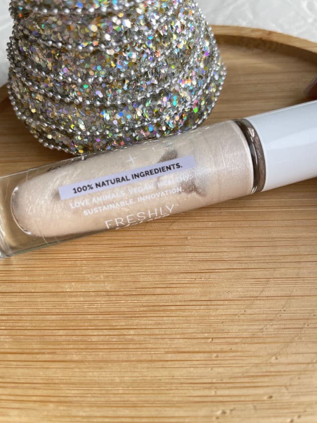 Freshly Cosmetics Iridescent Glow Highlighter review photo by Iriatopsecret
