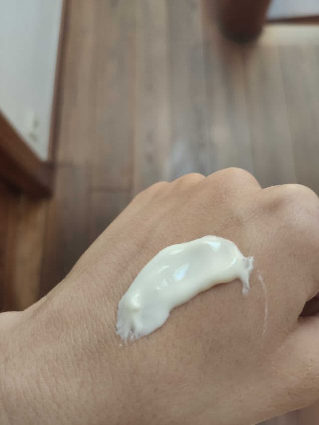 Madagascar Centella Hyalu-Cica Water-Fit Sun Serum SPF50+ PA++++ product review