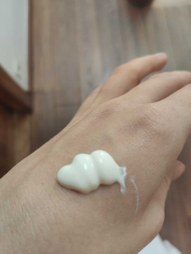Madagascar Centella Hyalu-Cica Water-Fit Sun Serum SPF50+ PA++++ product review