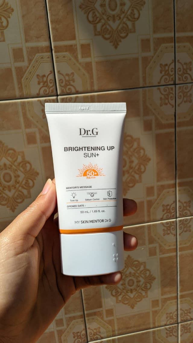 DR.G Brightening Up Sun+ SPF50+/PA+++ review photo by mellyndafridaf