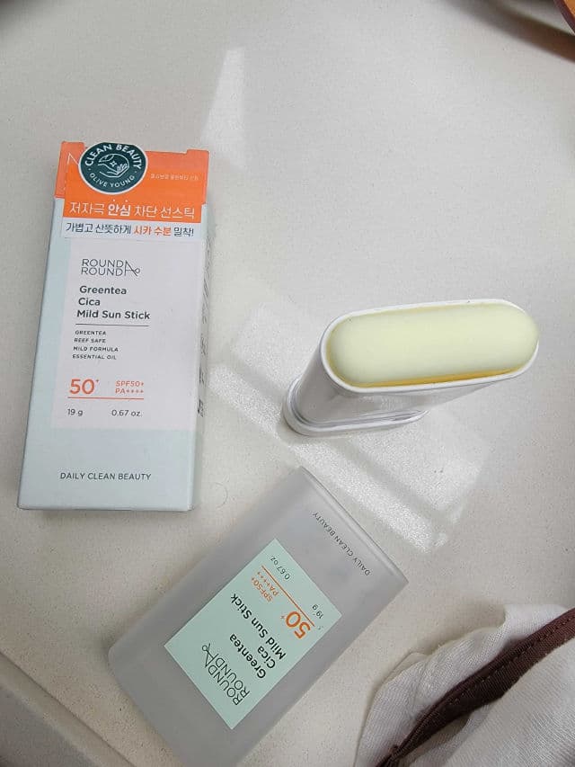 Round A' Round Green Tea Cica Sun Stick SPF50+ PA++++ review photo by shely