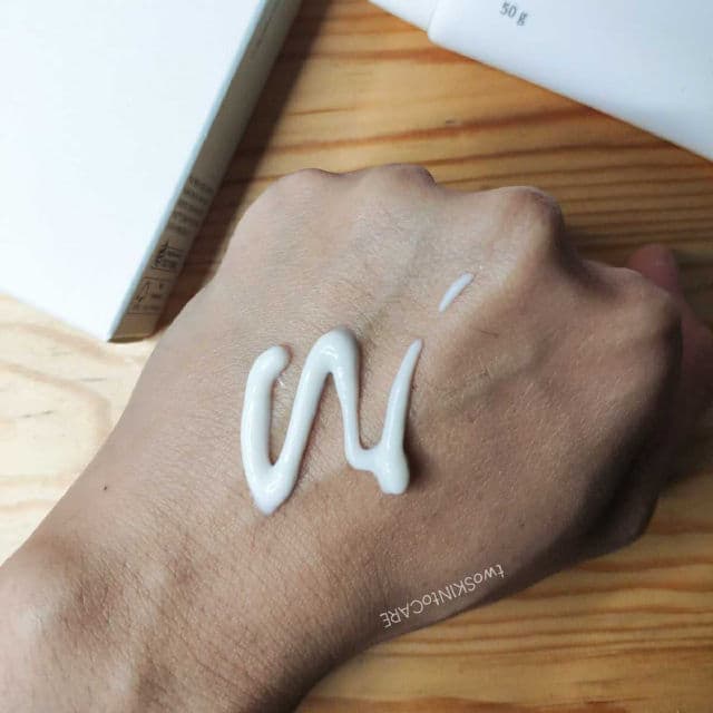 MIXSOON Centella Asiatica Sun Cream SPF 50+ PA++++  review photo by twoskintocare