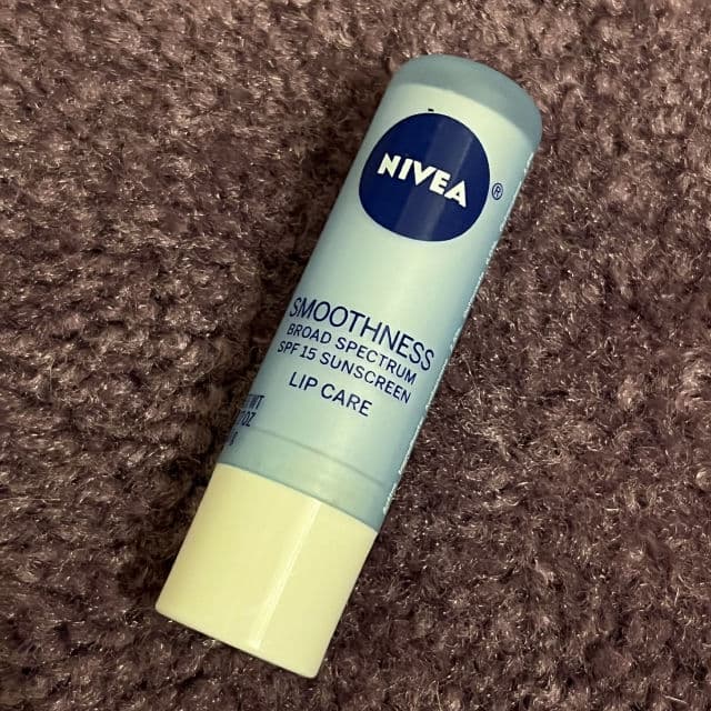 Nivea Smoothness Hydrating Lip Care SPF15 review photo by Daisy37